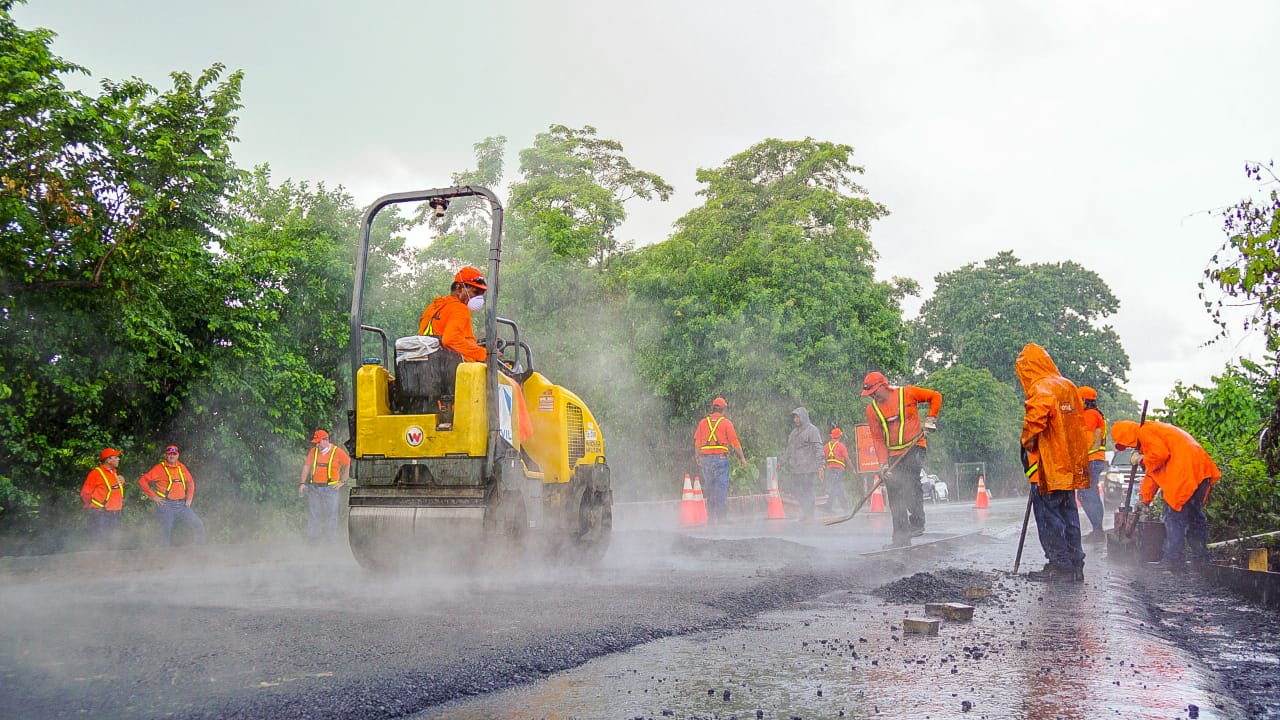 Gobierno repara cárcava en La Litoral y habilita ambos carriles gobierno-repara-carcava-en-la-litoral-y-habilita-ambos-carriles